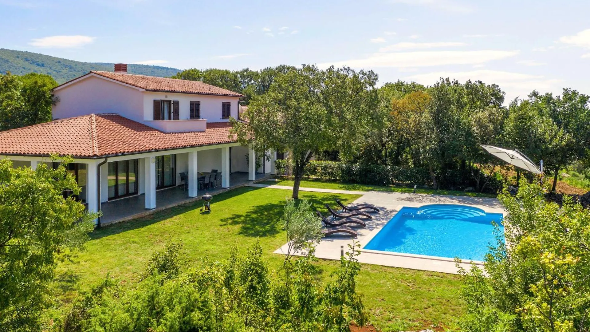 Villa Klara, Beautiful And Secluded Villa Close To The Beach Ubasico Ferienhaus