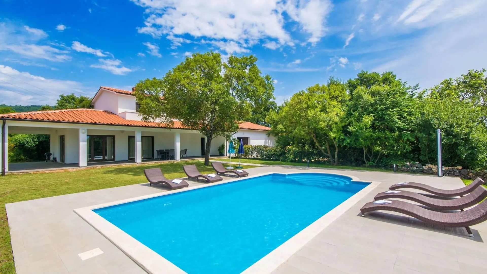 Villa Klara, Beautiful And Secluded Villa Close To The Beach Ubasico Ferienhaus